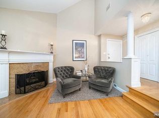 618 Sanderling Ct, Secaucus, NJ 07094