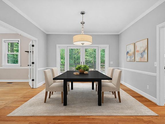 3rd image of 109 Fieldstone Ct