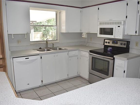 4th image of 7713 Bayberry Ct