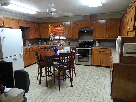 4th image of 109 W Betty St