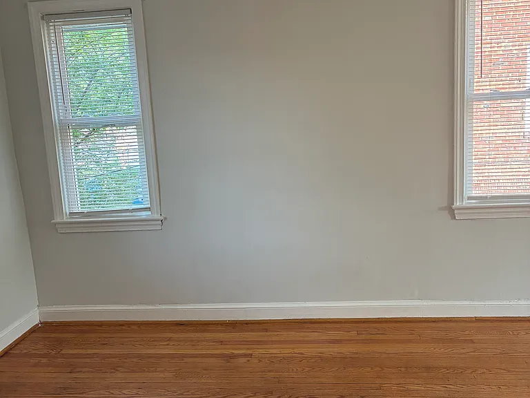 425 Oakwood St SE — Photo 3