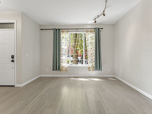 4th image of 1271 SE Leander St