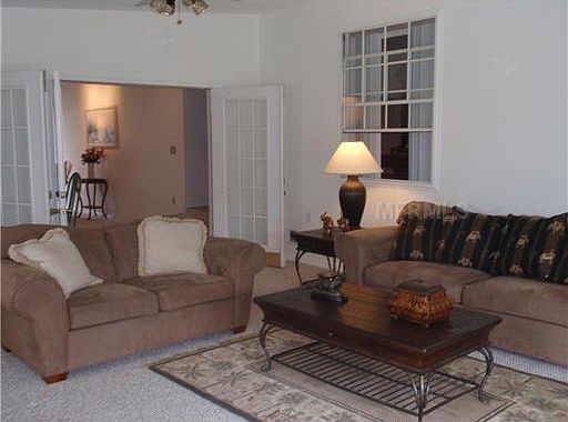 3rd image of 15 Edinburgh Dr