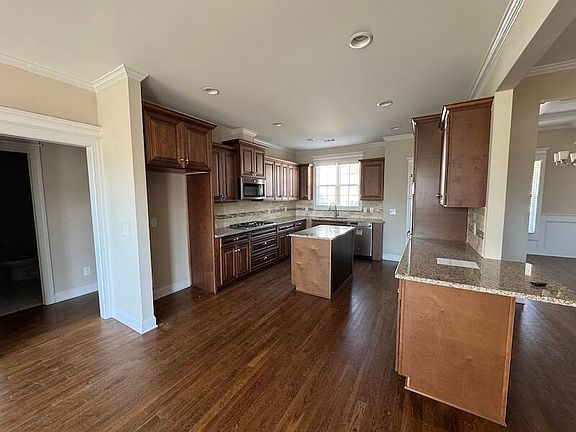 4th image of 631 Morris Run