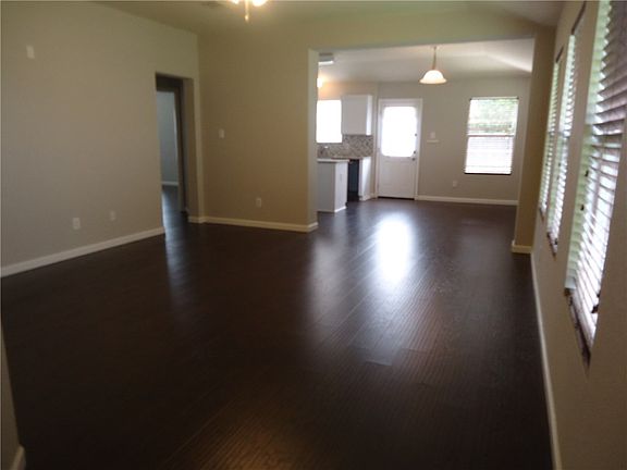 5th image of 105 S Treasure Oaks Dr