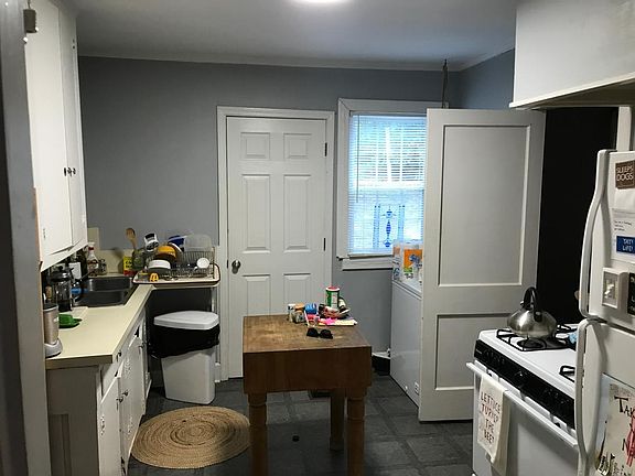 3rd image of 3208 Alexander Ave