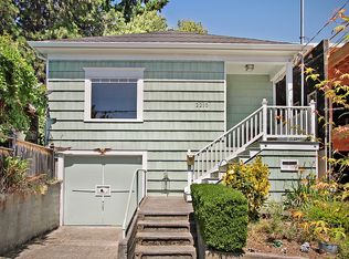 2210 N 36th St, Seattle, WA 98103