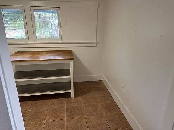 3rd image of 547 E D St #1/2