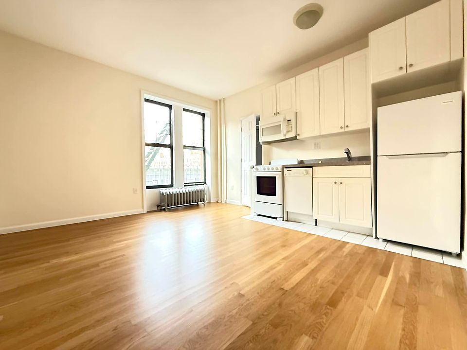 2nd image of 53 W 72nd St APT 6D