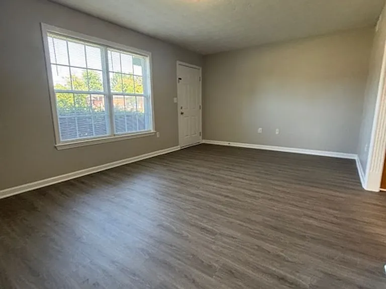101 Braxton Ct — Photo 3