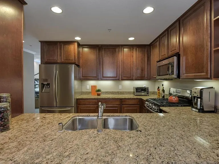 2218 Woodberry Ln — Photo 8