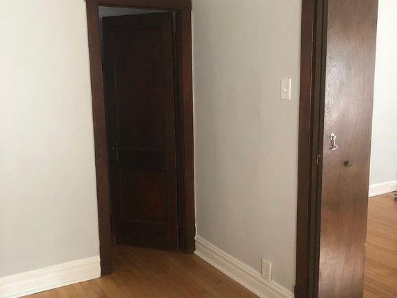 3rd image of 1834 W 22nd Pl Floor 1