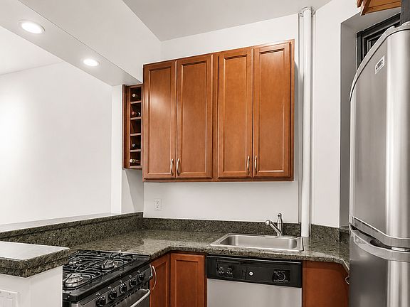 4th image of 325 E 88th St APT 1A