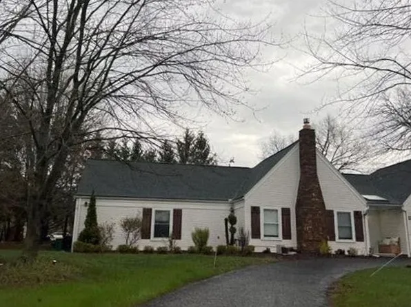 33742 Oak Point Cir, Farmington Hills, MI 48331