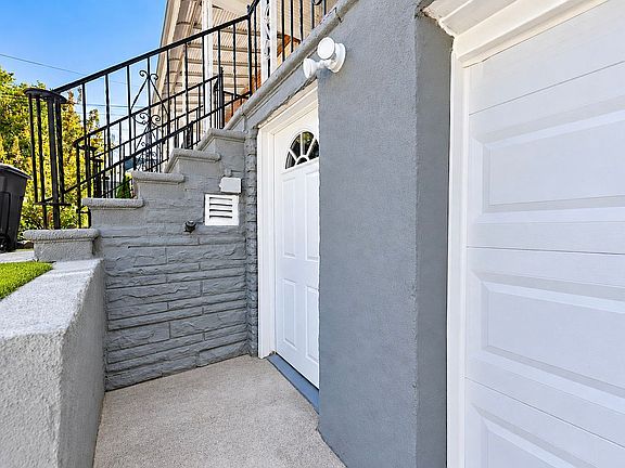 3rd image of 2427 Morgan Ave