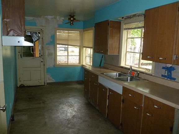 4th image of 45 E Iroquois Dr
