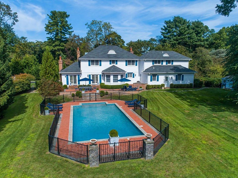 1st image of 10 Woodward Dr