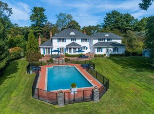 10 Woodward Dr, Oyster Bay Cove, NY 11771