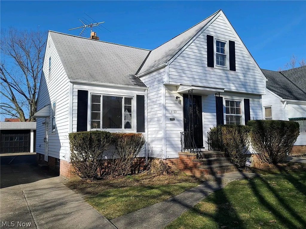 5122 Erwin St photo 1