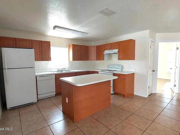 821 Angela Ave #A — Photo 7