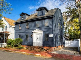 81 2nd St, Newport, RI 02840