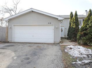 219 W Riverside Dr, Lakemoor, IL 60051