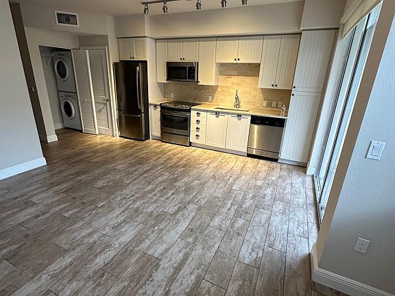 3rd image of 2513 SE 15th St #S1