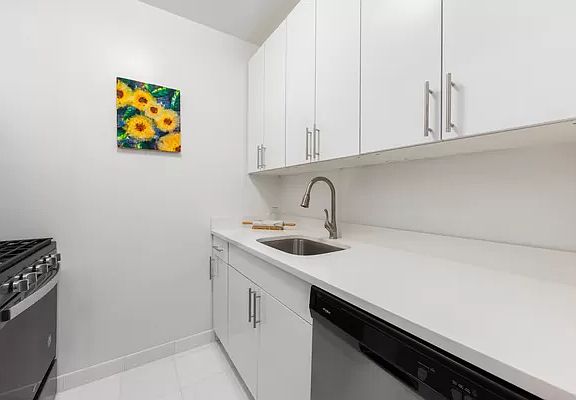 4th image of 44 W 62nd St APT 9D