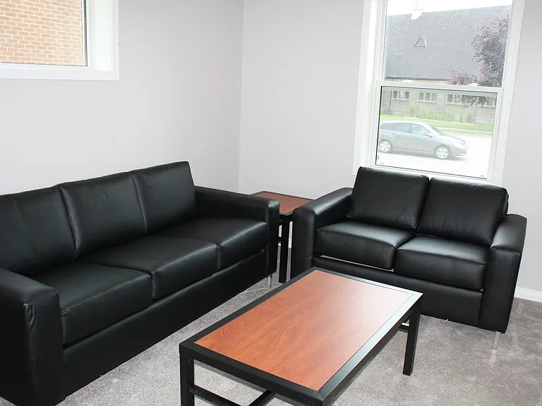 1098 Main St W #4 — Photo 5