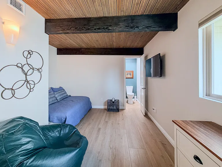 1327 Devon Ln — Photo 16