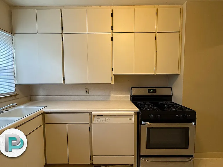 221 2nd St NE #4 — Photo 4