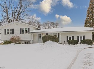 9605 Venus Dr, Chardon, OH 44024