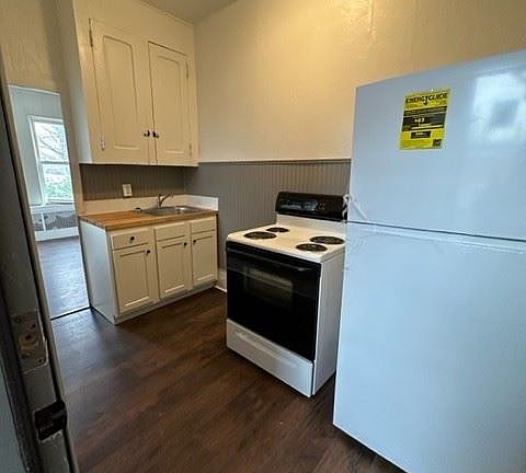 2nd image of 214 Thompson St APT 1