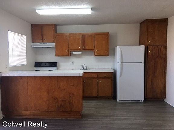 5th image of 805 2nd St APT D