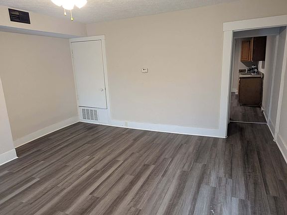 2nd image of 1033 Woodside Blvd