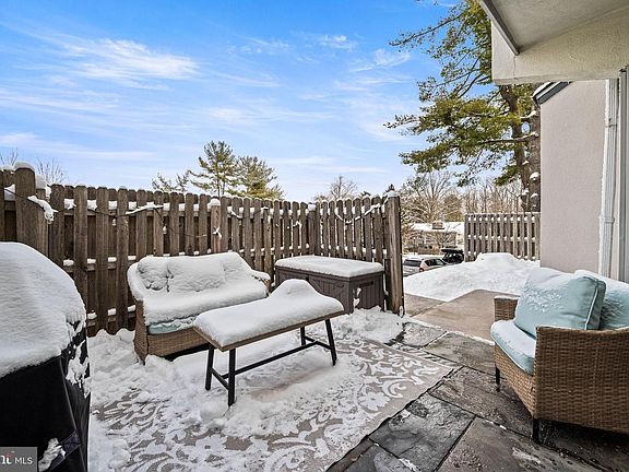 5th image of 147 W Kenilworth Cir