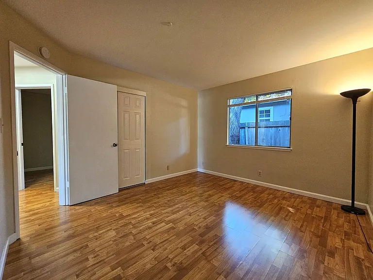 487 N Rengstorff Ave #A — Photo 11