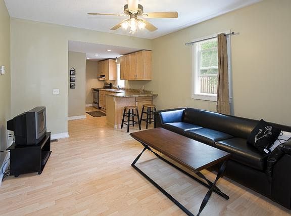3rd image of 2327 Cole Ave SE #B