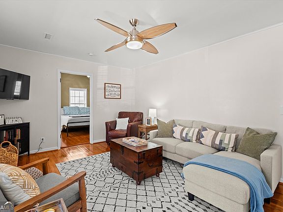 4th image of 120 Adamson Dr