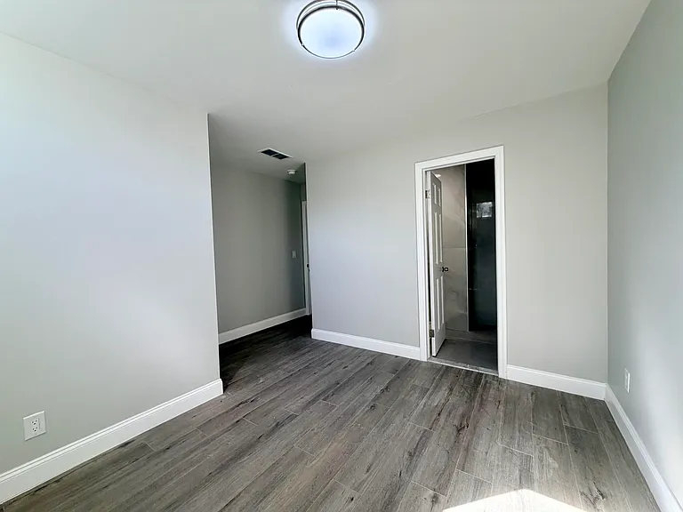 341 Grosvenor Ave #2 — Photo 15