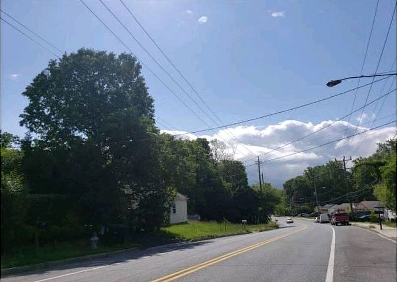 2nd image of 5017 Suitland Rd