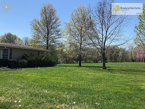 3rd image of 20700 Tonganoxie Dr