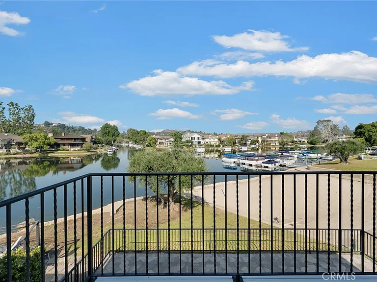 32174 Beachlake Ln — Photo 11