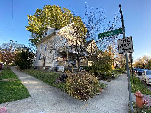 3rd image of 2300 Indianola Ave