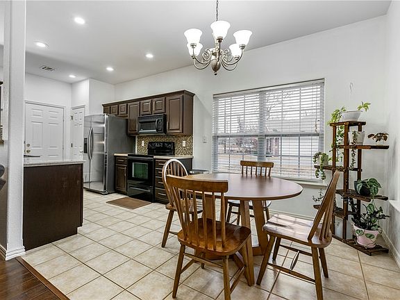 5th image of 17 Granshire Dr