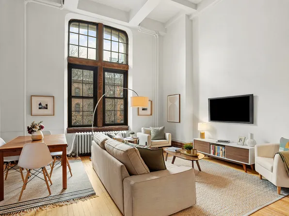 555 Washington Avenue image 1 of 11