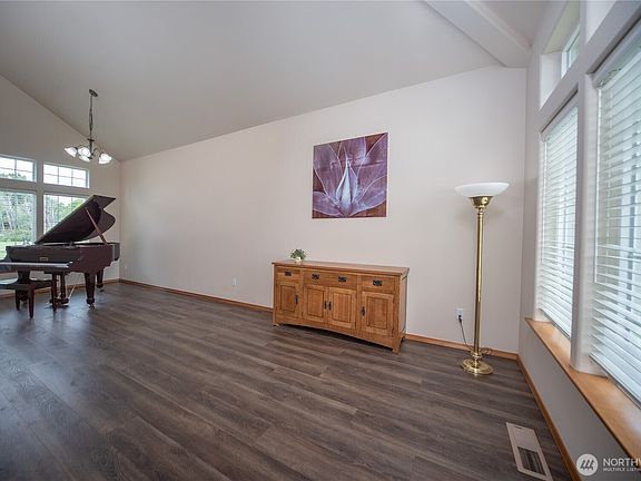 5th image of 301 S Delta Street