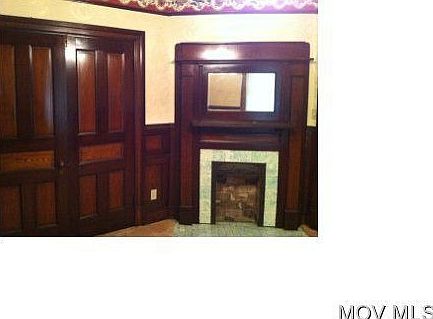3rd image of 2106 Oak St