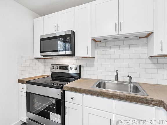 3rd image of 1297 32nd St #D3