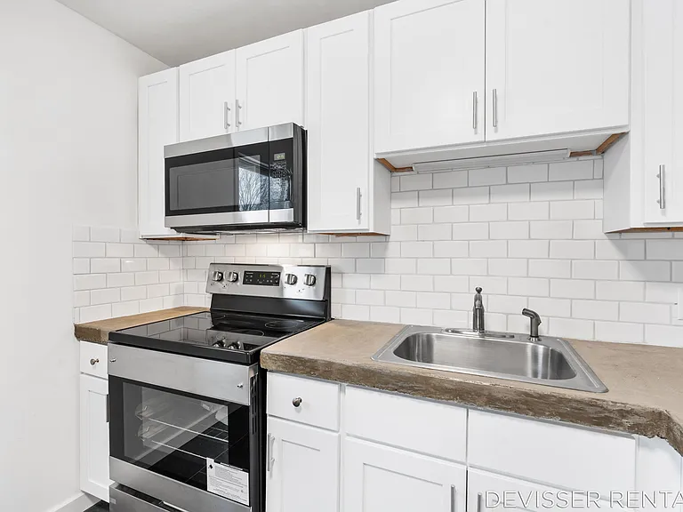 1297 32nd St #D3 — Photo 3